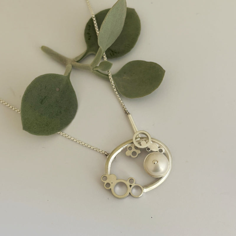 Oval bubble Necklace with Pearl