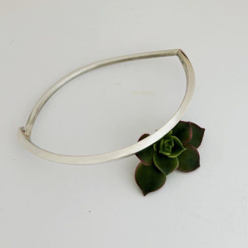 Square eye sterling silver bangle