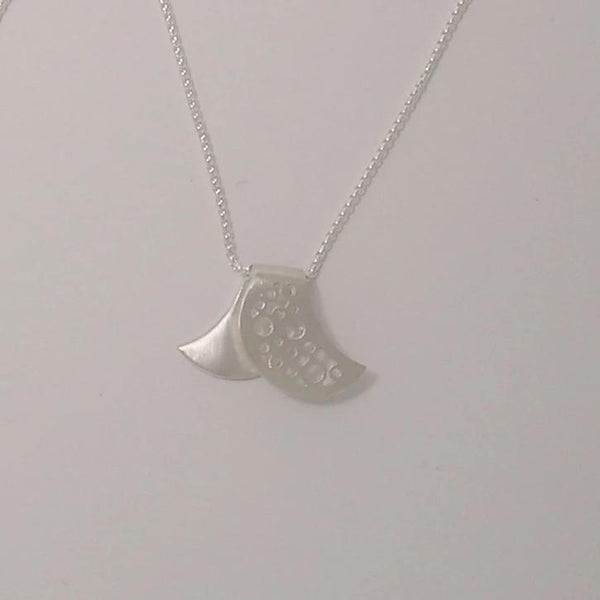 Holly swish silver necklace