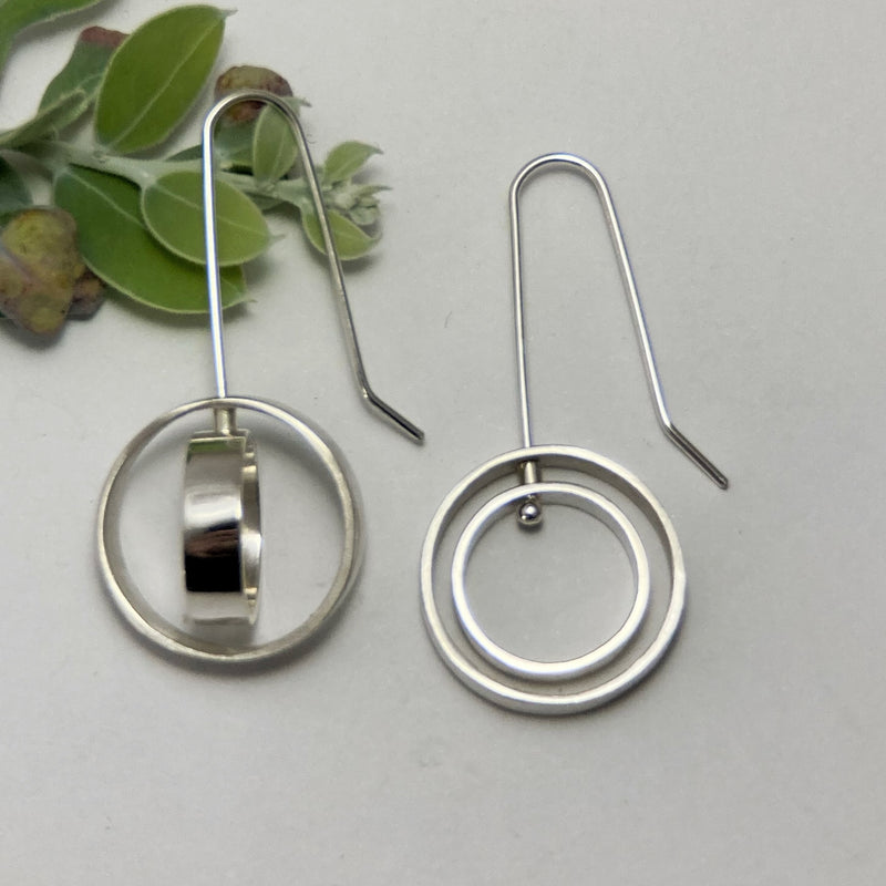 Round Moving Earrings