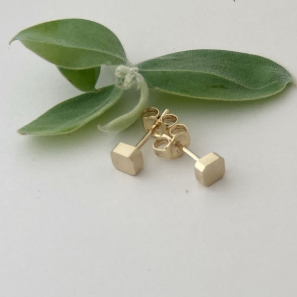 Square yellow gold POP studs