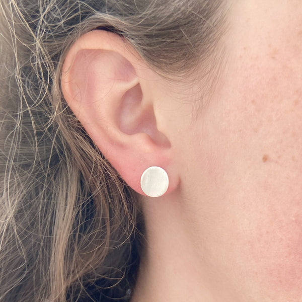 Medium curved earrings