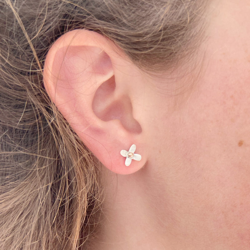 Star flower with rose gold ball
